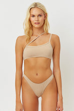 Olivia Bottom